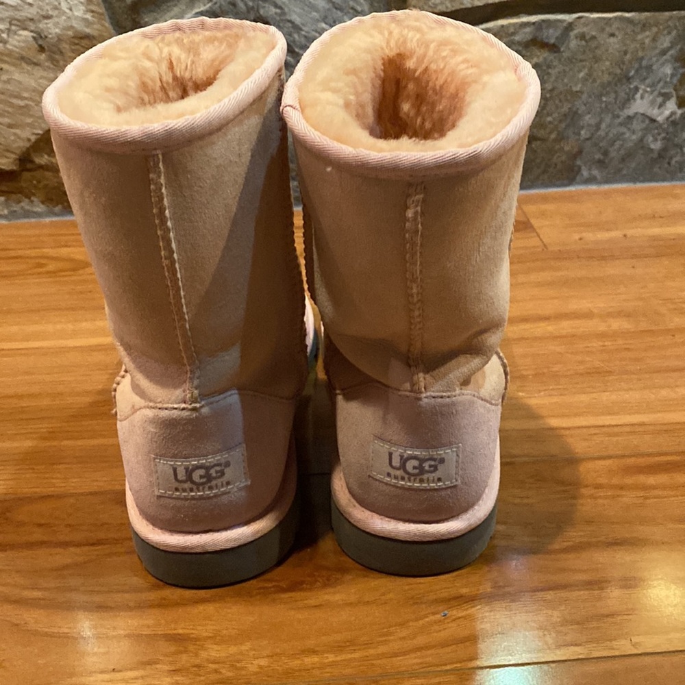 UGG CLASSIC SHORT BOOTS CREAM AND TAN SIZE 6 - Picture 4 of 7